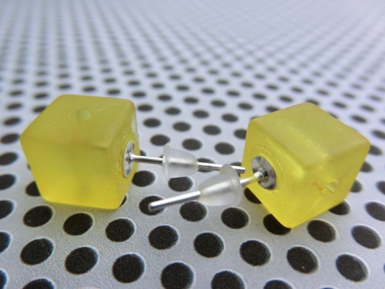 Preview: Ohrstecker gelbe Würfel Quadrat Crushed Ice